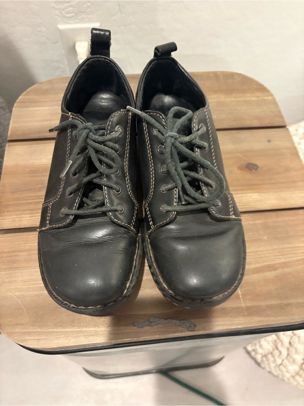 Born  Lace-Up Casual Leather Shoes - Black